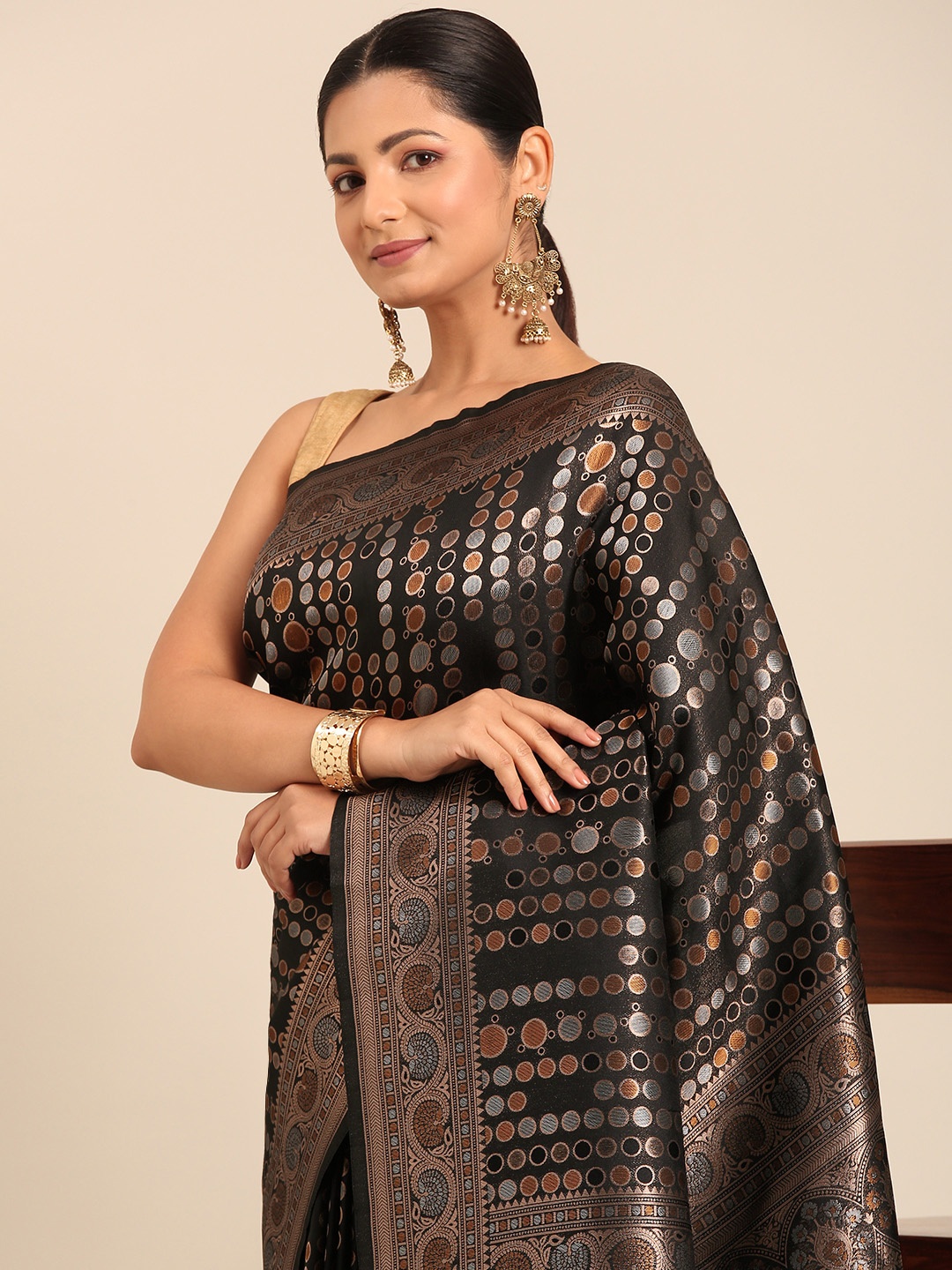 

MOHEY Woven Design Zari Saree, Black