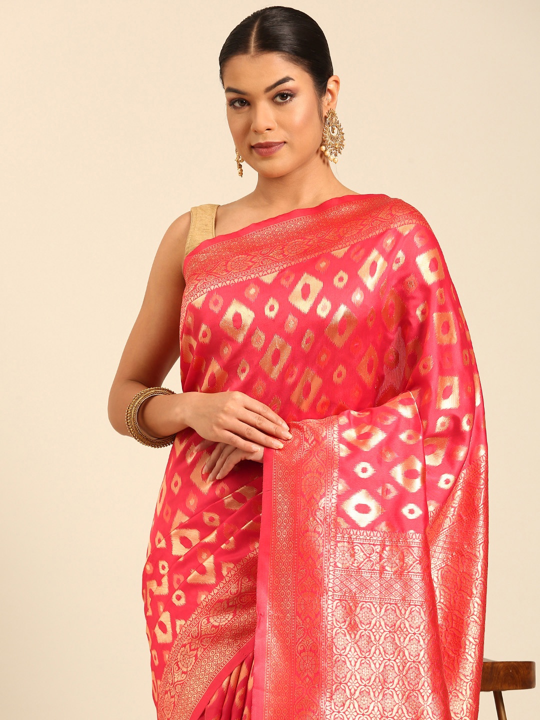 

MOHEY Geometric Woven Design Zari Saree, Red