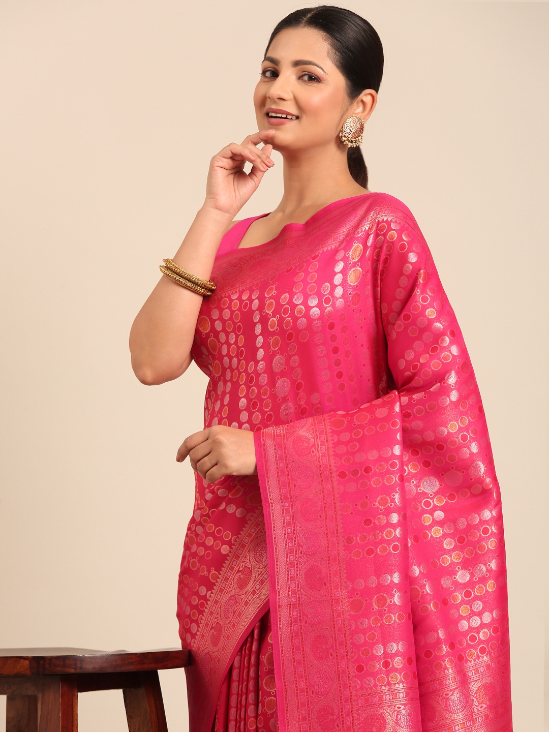 

MOHEY Woven Design Zari Saree, Pink