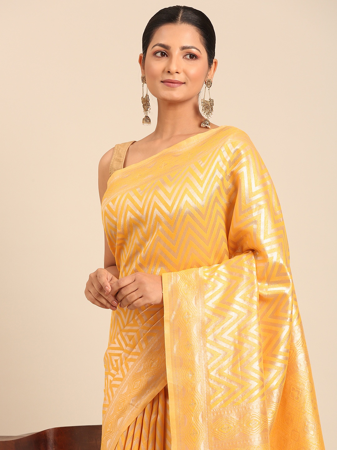 

MOHEY Geometric Woven Design Saree, Yellow