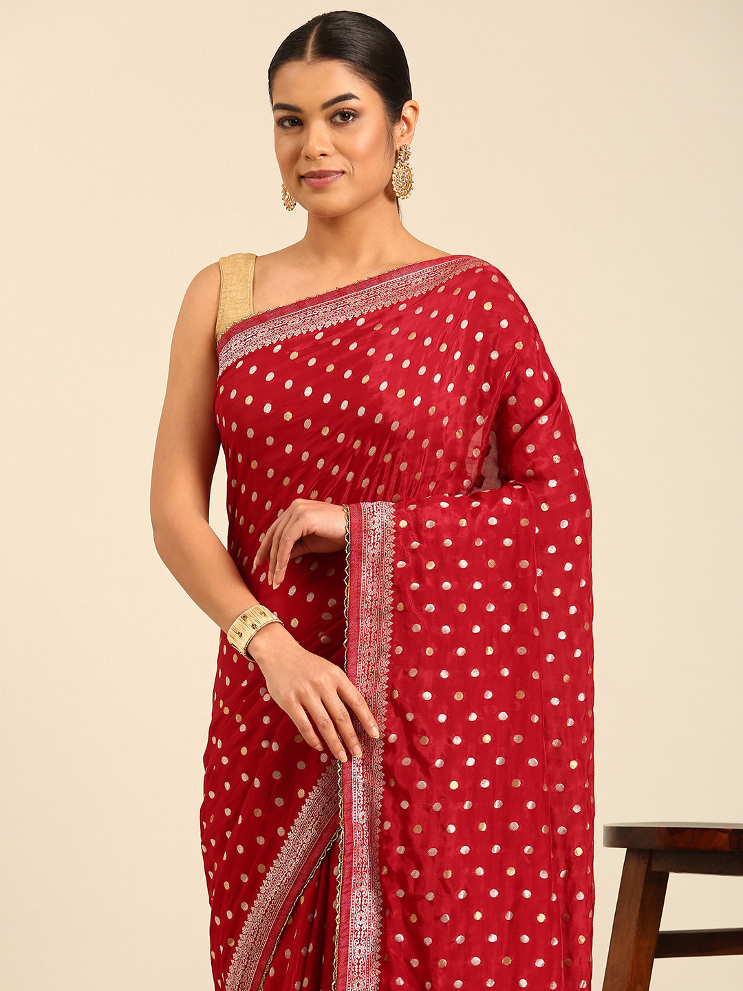 

MOHEY Woven Design Zari Saree, Red