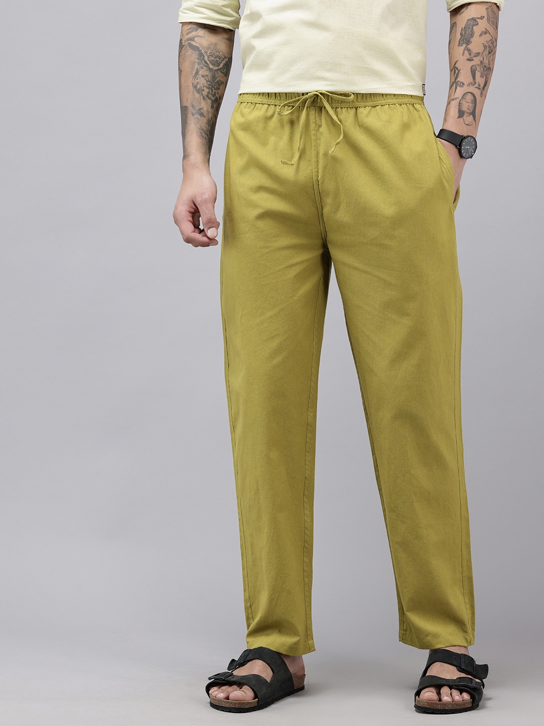 

Qashida Men Relaxed Solid Easy Wash Trousers, Olive