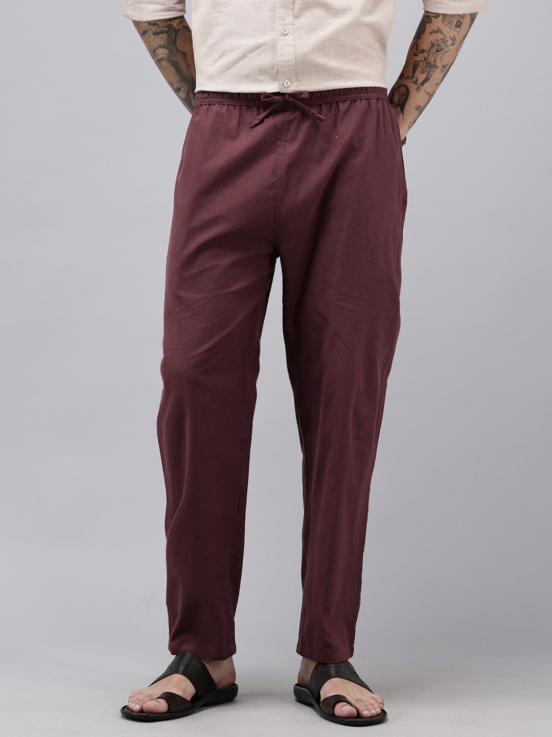 

Qashida Men Solid Relaxed Fit Easy Wash Trousers, Maroon