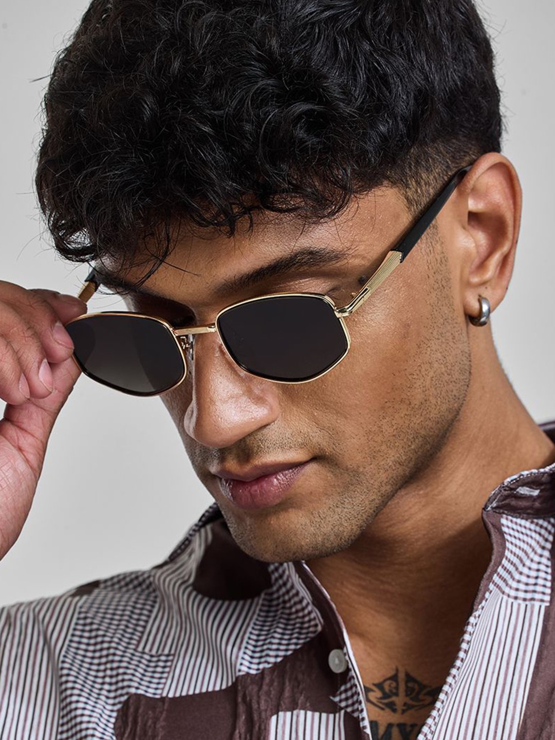 

Snitch Men Oval Sunglasses with UV Protected Lens SN0086, Gold