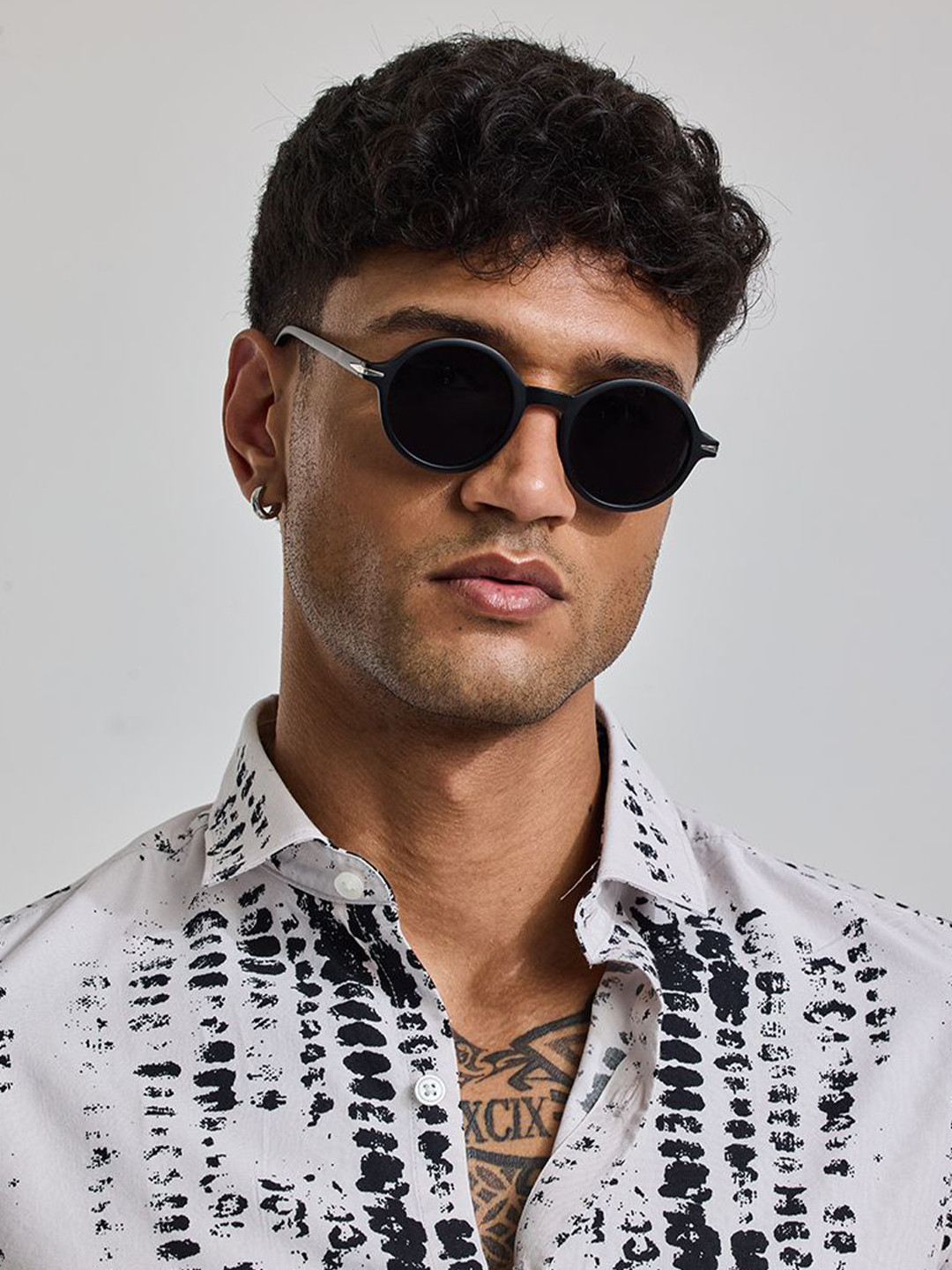 

Snitch Sleek Men Round Black Sunglasses With UV Protected Lens SN0092