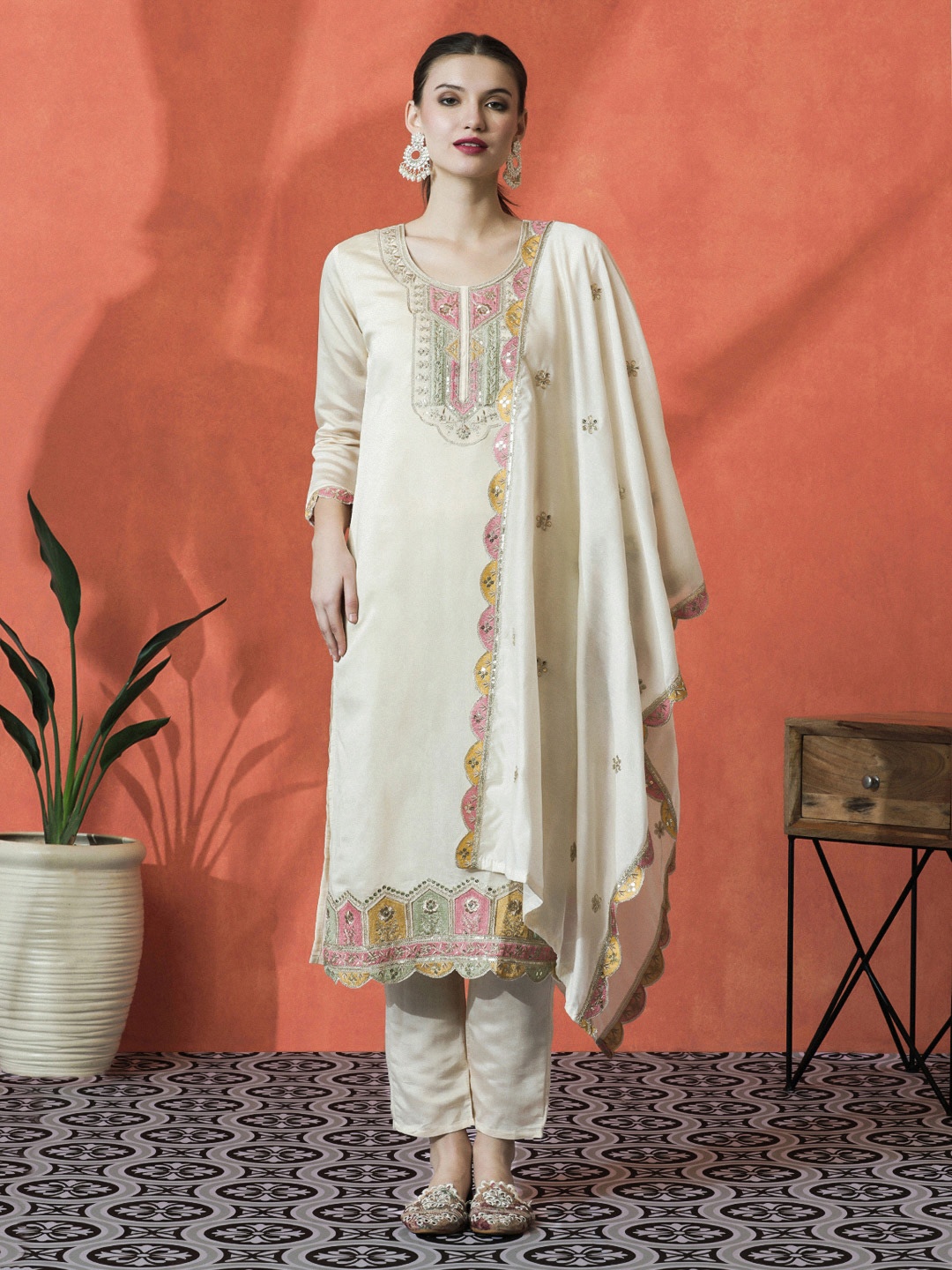 

Sangria Floral Embroidered Kurta Set With Dupatta, Off white