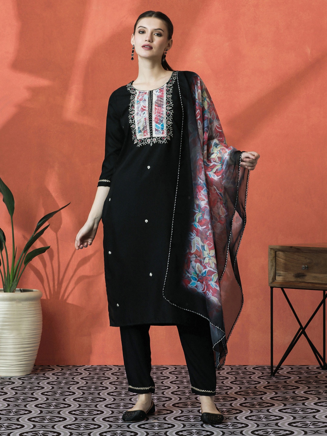 

Sangria Floral Embroidered Thread Work Kurta & Trousers With Dupatta, Black