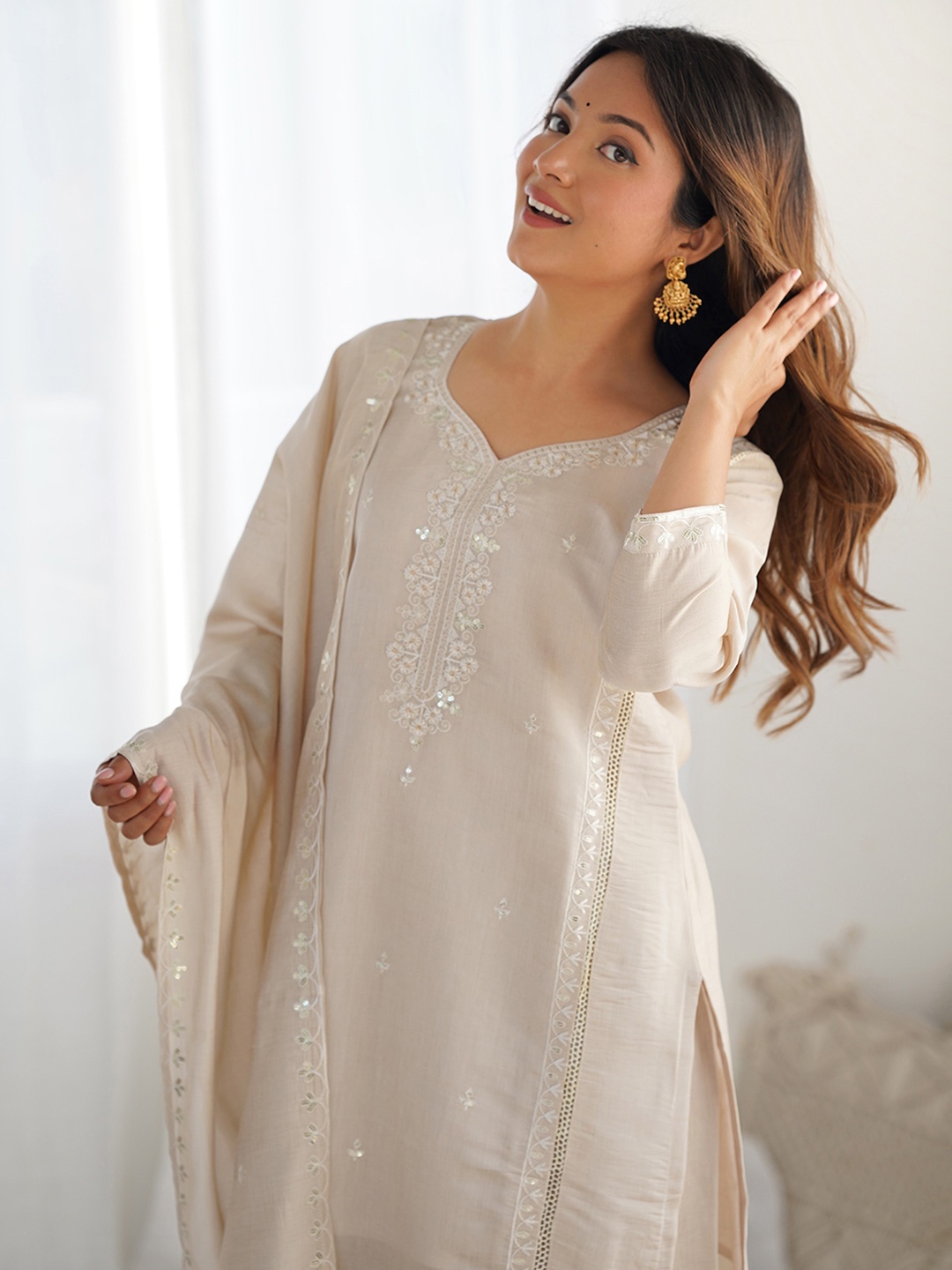 

KALINI Floral Embroidered Sweetheart Neck Sequinned Kurta With Trousers And Dupatta, Cream