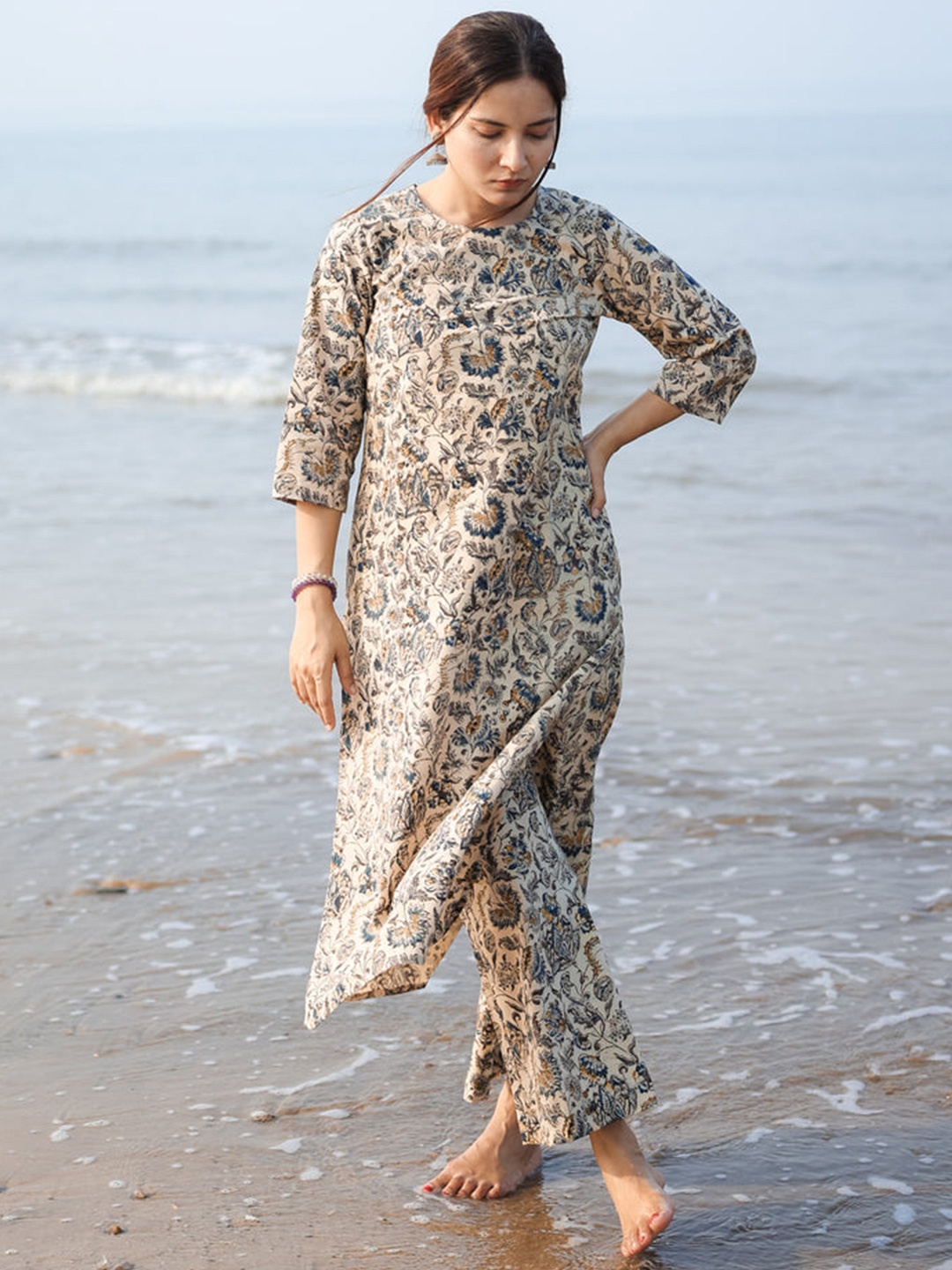 

GoSriKi Floral Printed Straight Kurta With Palazzo, Cream