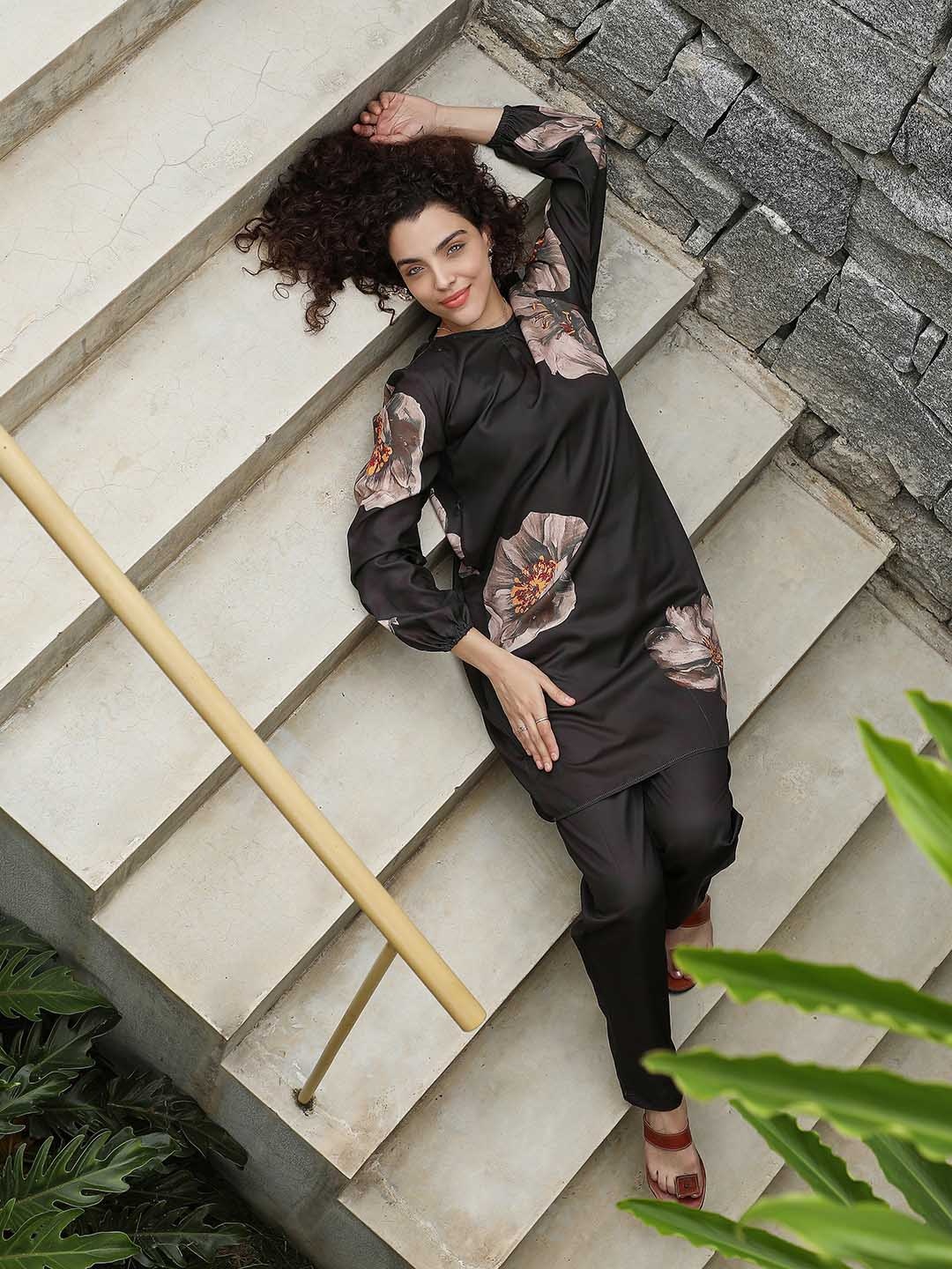 

QISSA Floral Printed Straight Kurta with Trousers, Coffee brown