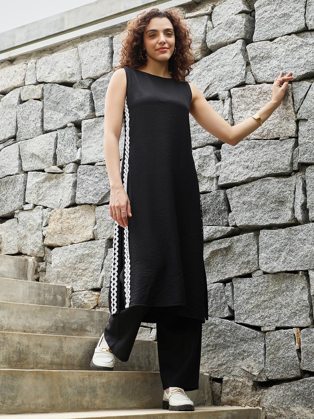 

QISSA Boat Neck Straight Kurta with Trousers, Black