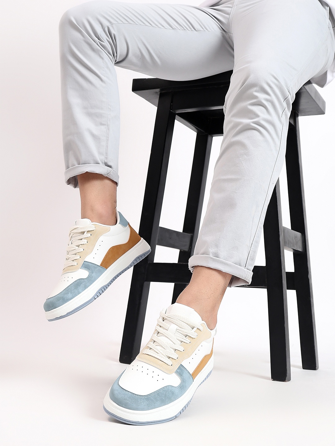 

OZZOH Men Colourblocked PU Sneakers, White