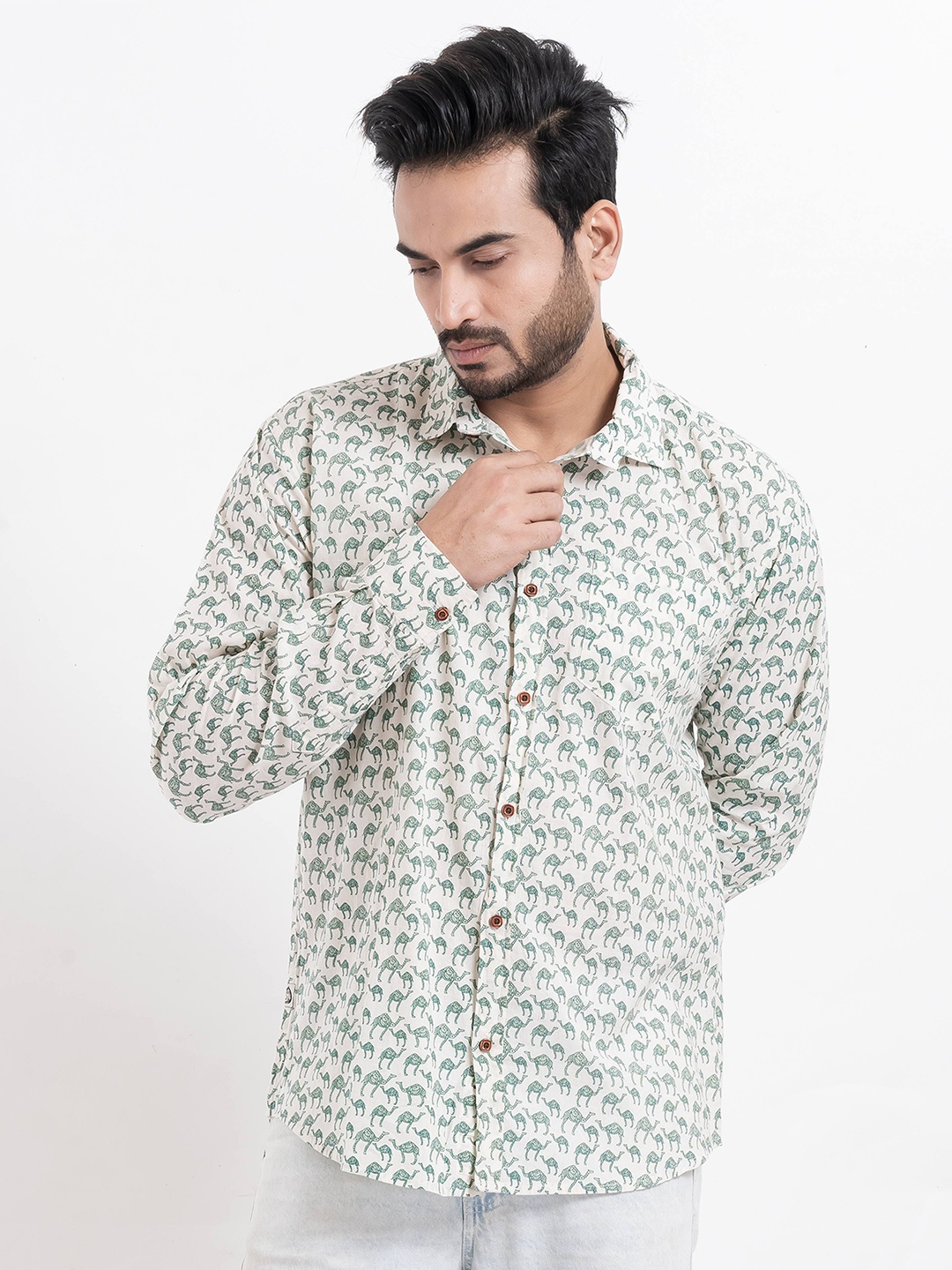 

Kartikeya Jaipur Men Classic Slim Fit Animal Opaque Printed Casual Shirt, Green