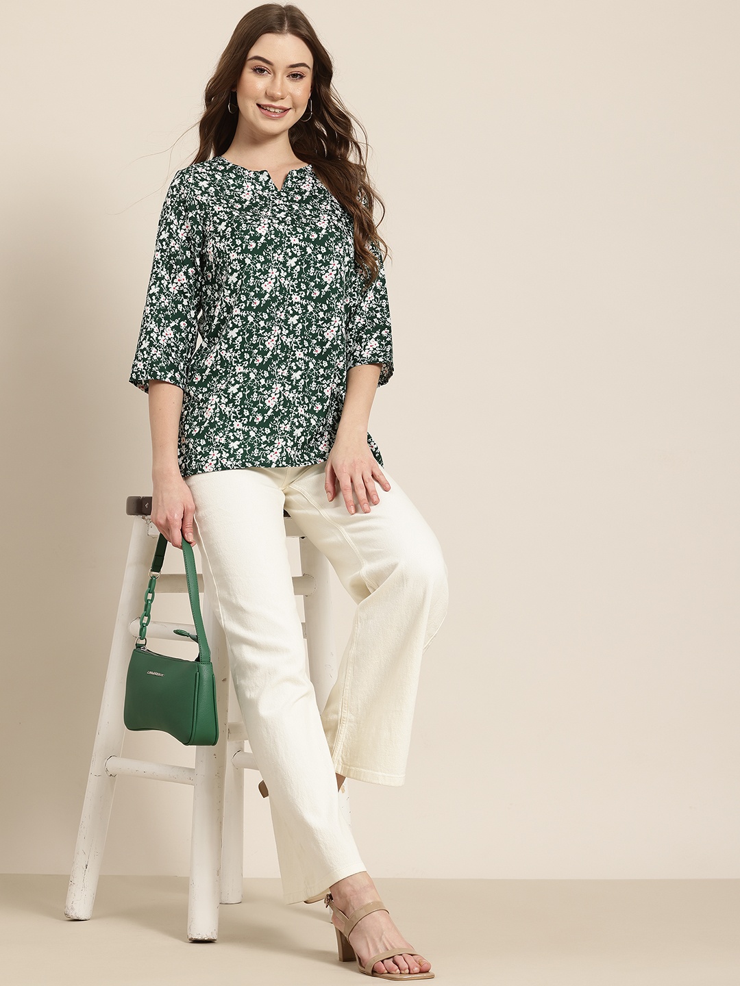 

HERE&NOW Floral Printed Notched Round Neck Straight Kurti, Green