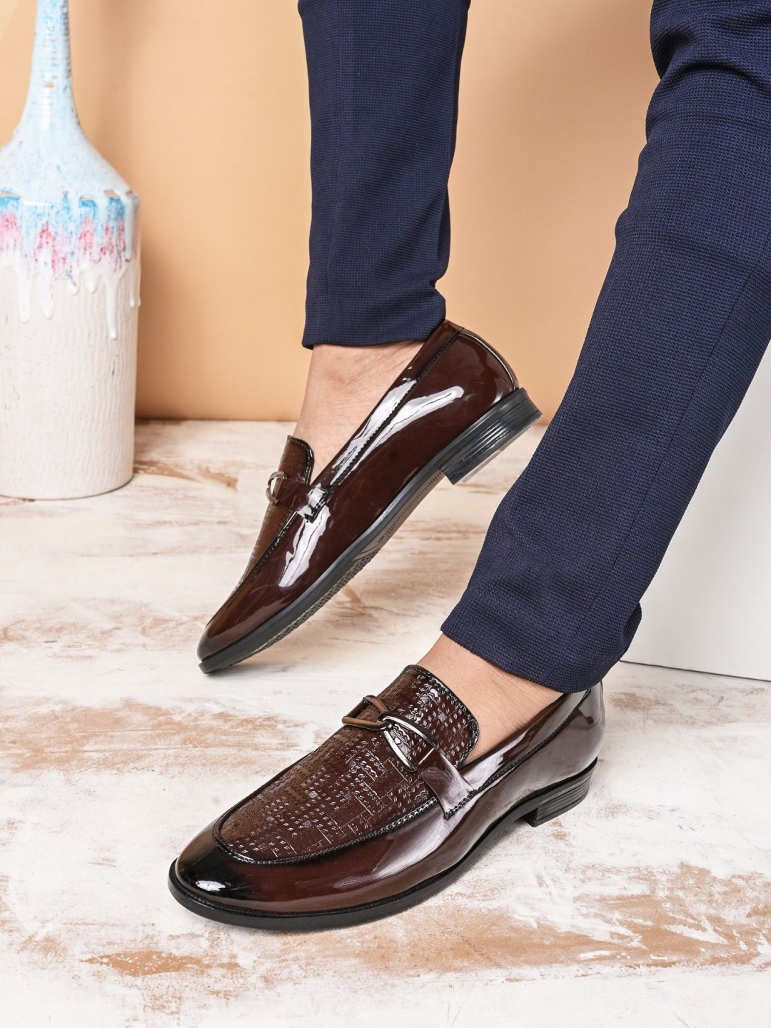

INVICTUS Men Round Toe Formal Loafers, Brown