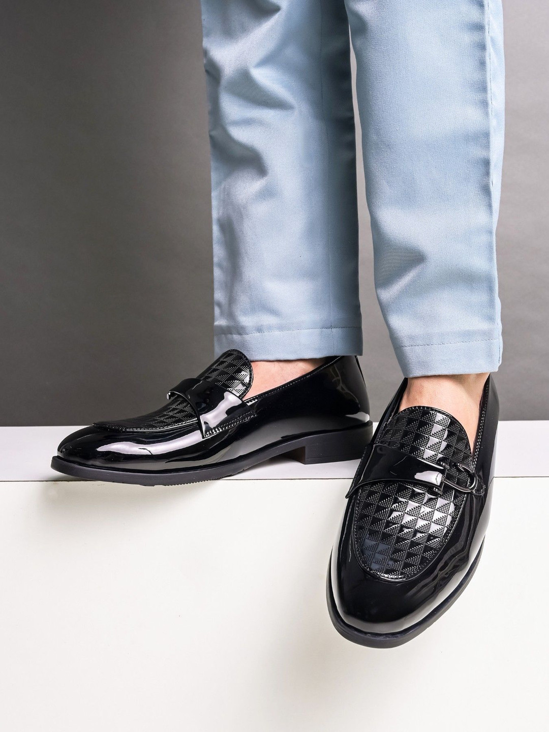 

INVICTUS Men Round Toe Textured Formal Loafers, Black