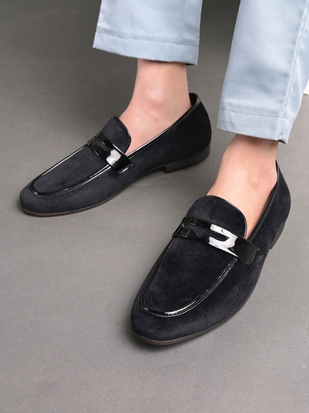 

INVICTUS Men Round Toe Formal Loafers, Black