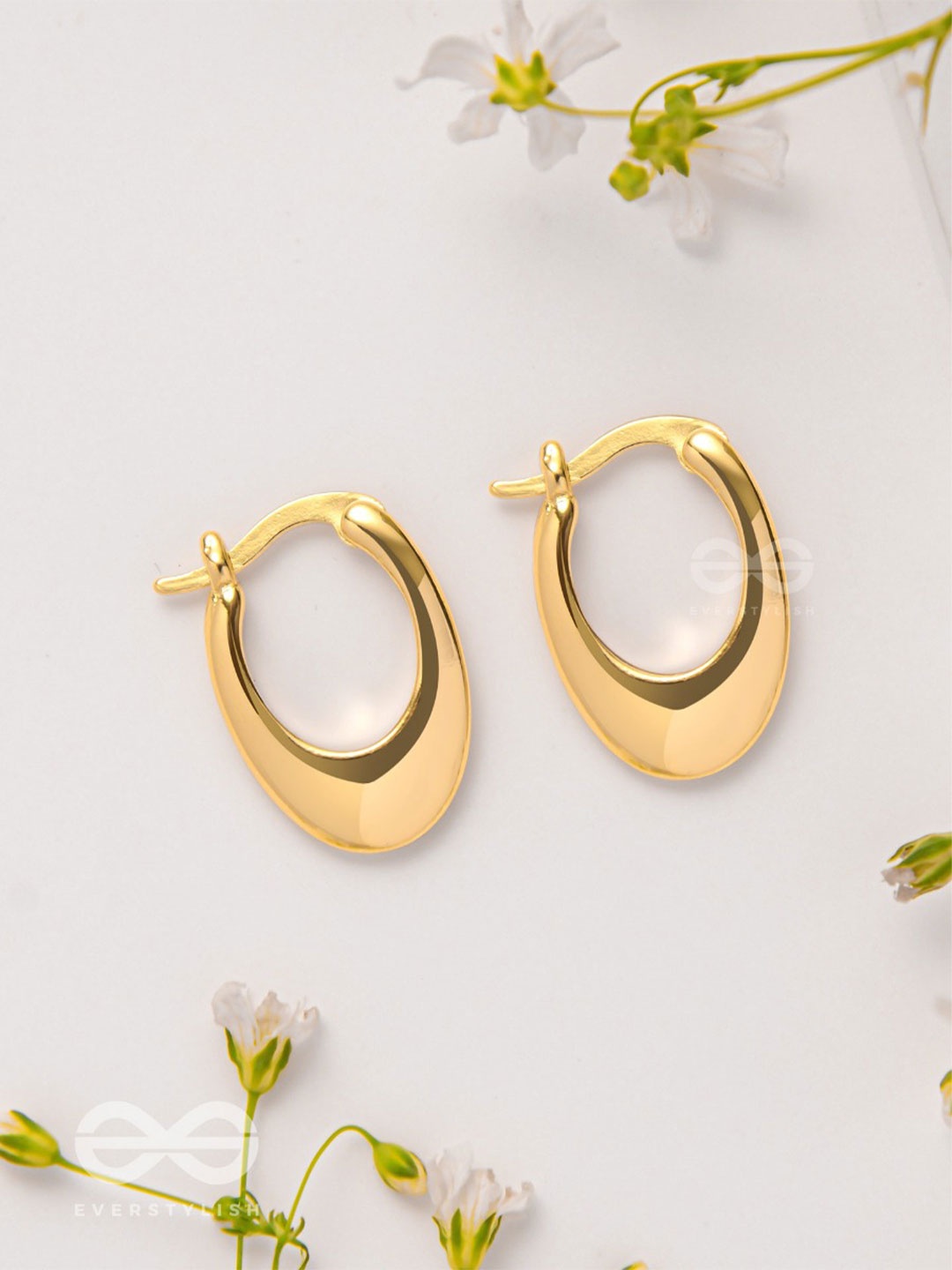 

EVERSTYLISH Serenity Feels Gold-Plated Oval Shaped Drop Earrings