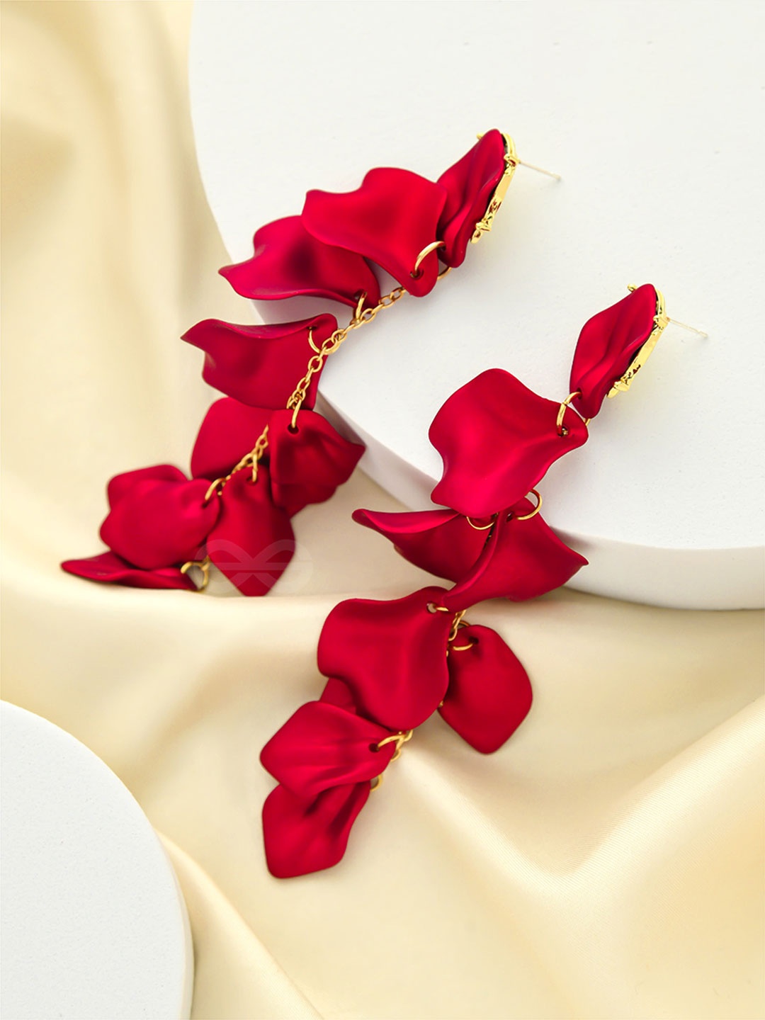 

EVERSTYLISH Drops Of Crimson Lake Contemporary Shaped Drop Earrings, Gold