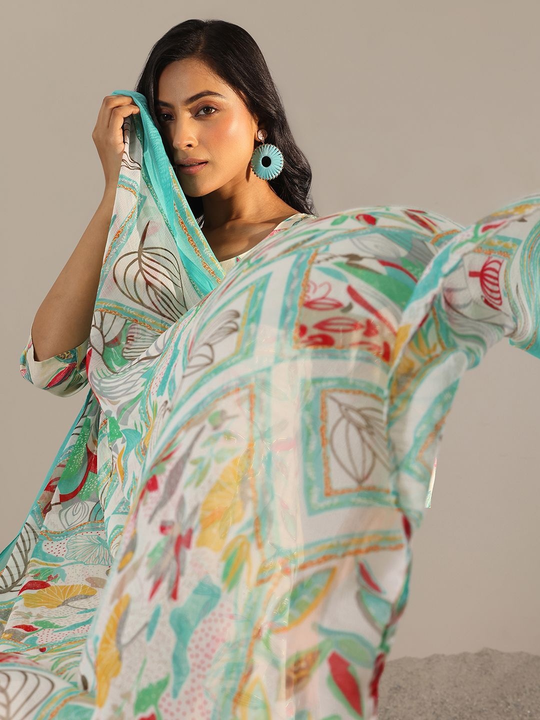 

Libas Off White Floral Printed Thread Work Straight Kurta With Trouser And Dupatta