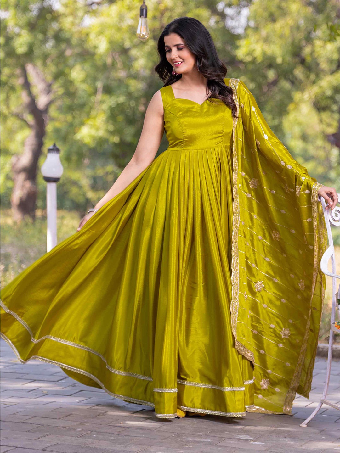 

TextileNow Women Pure Chinon Flared Gown With Embroidery Dupatta Set, Green