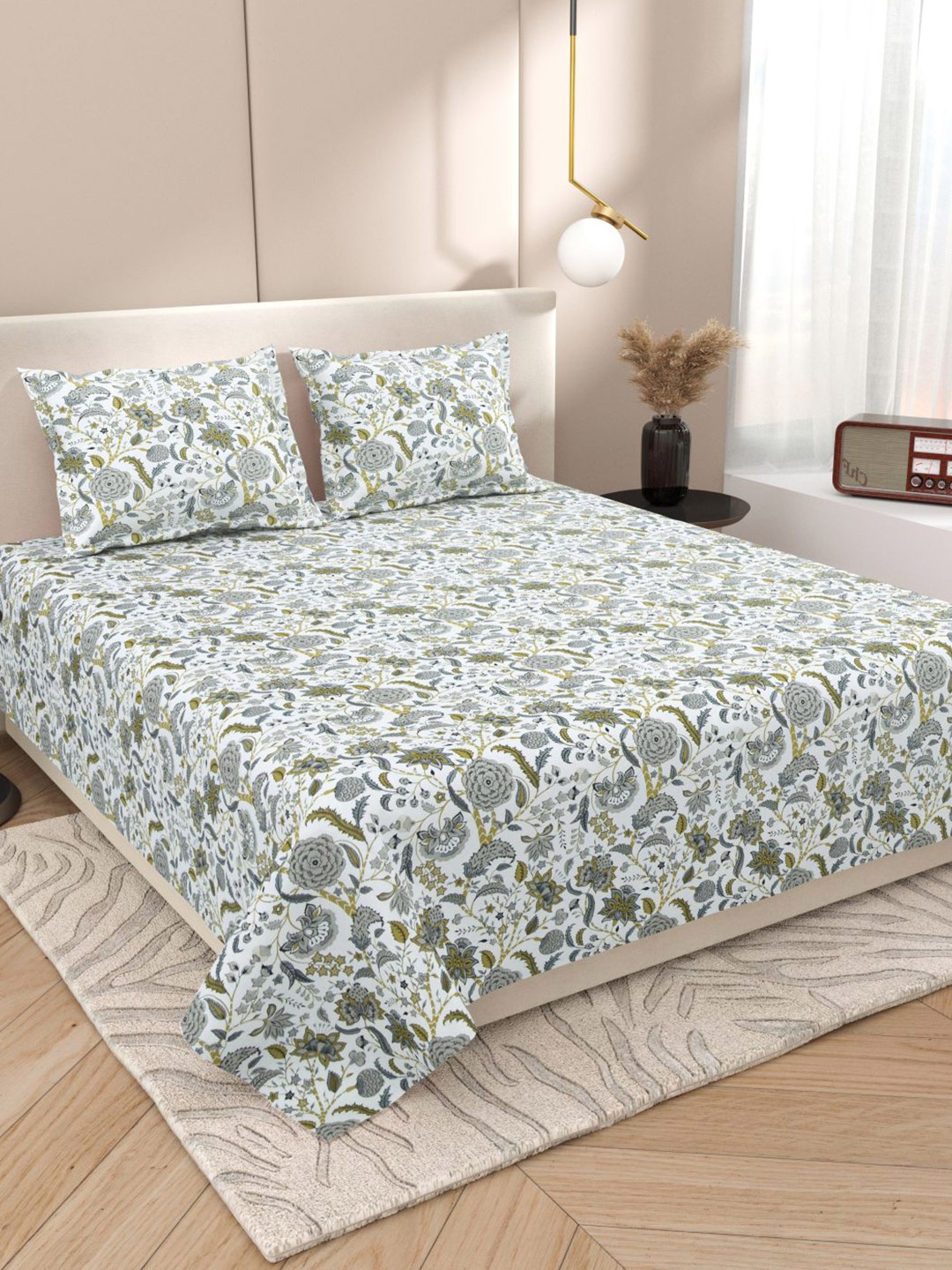 

DREAM WEAVERZ White Green & Grey Floral Printed 220 TC King Bedsheet Set 275 CM X 255 CM