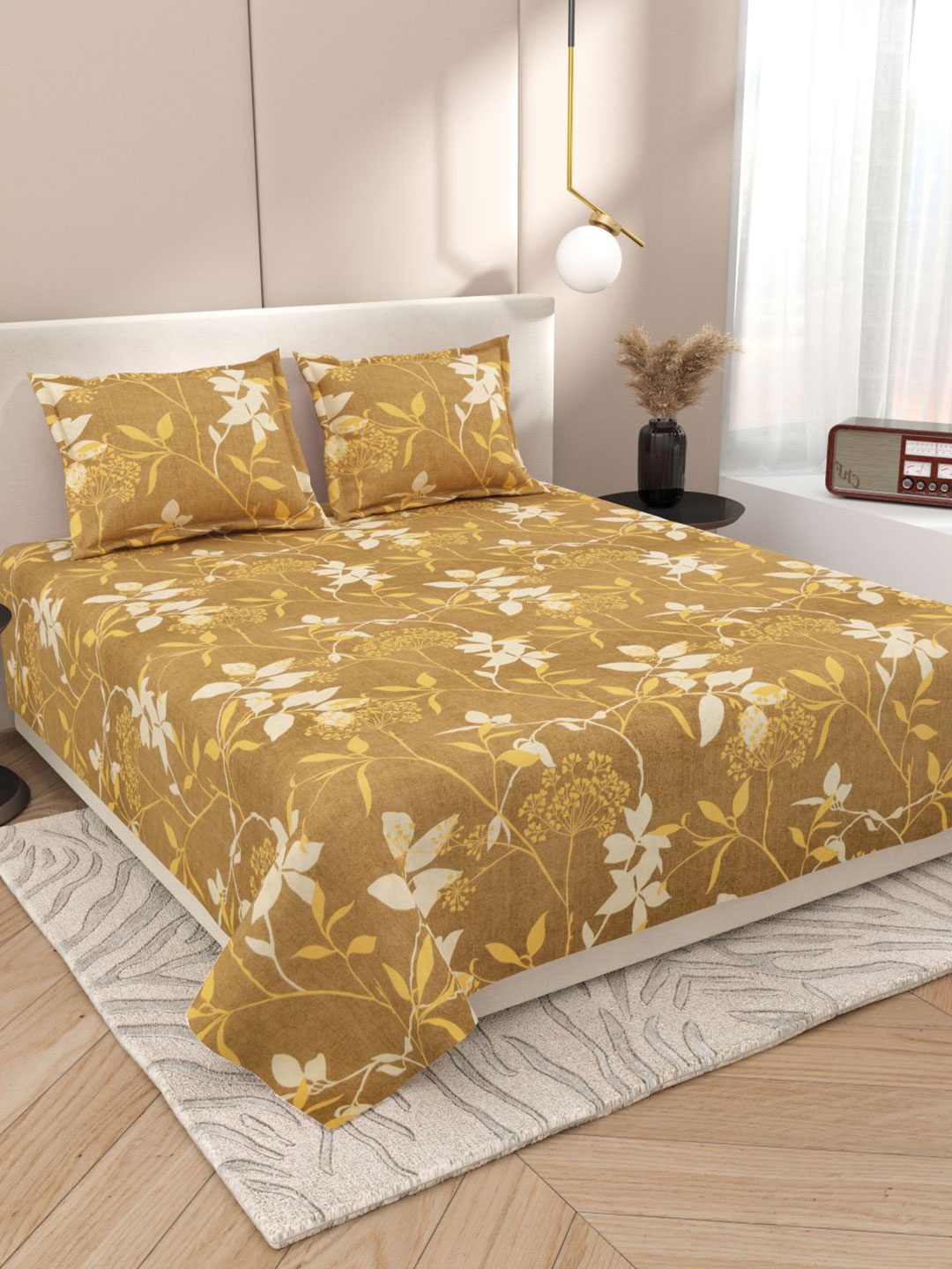 

DREAM WEAVERZ Brown & Yellow Floral Printed 220 TC King Bedsheet Set 2.75 m x 2.55 m, Beige