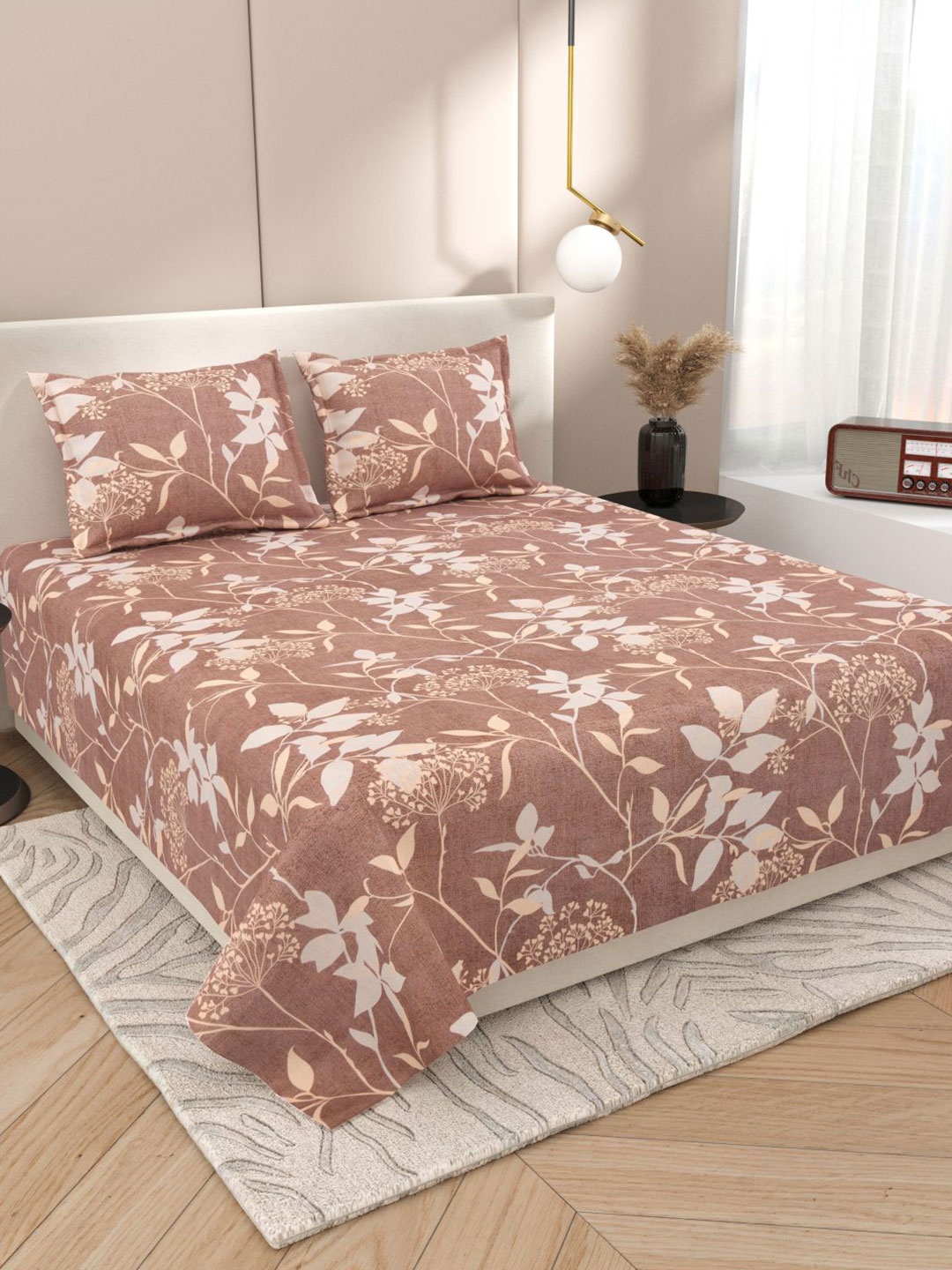 

DREAM WEAVERZ Brown Floral Cotton 220 TC Super King Bedsheet Set 2.75 m X 2.55 m