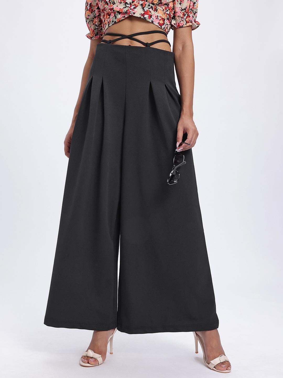 

glitchez Women Show-Stopping Pleats High-Rise Baggy Fit Fit Wide Leg Trousers with Tie-Ups, Black