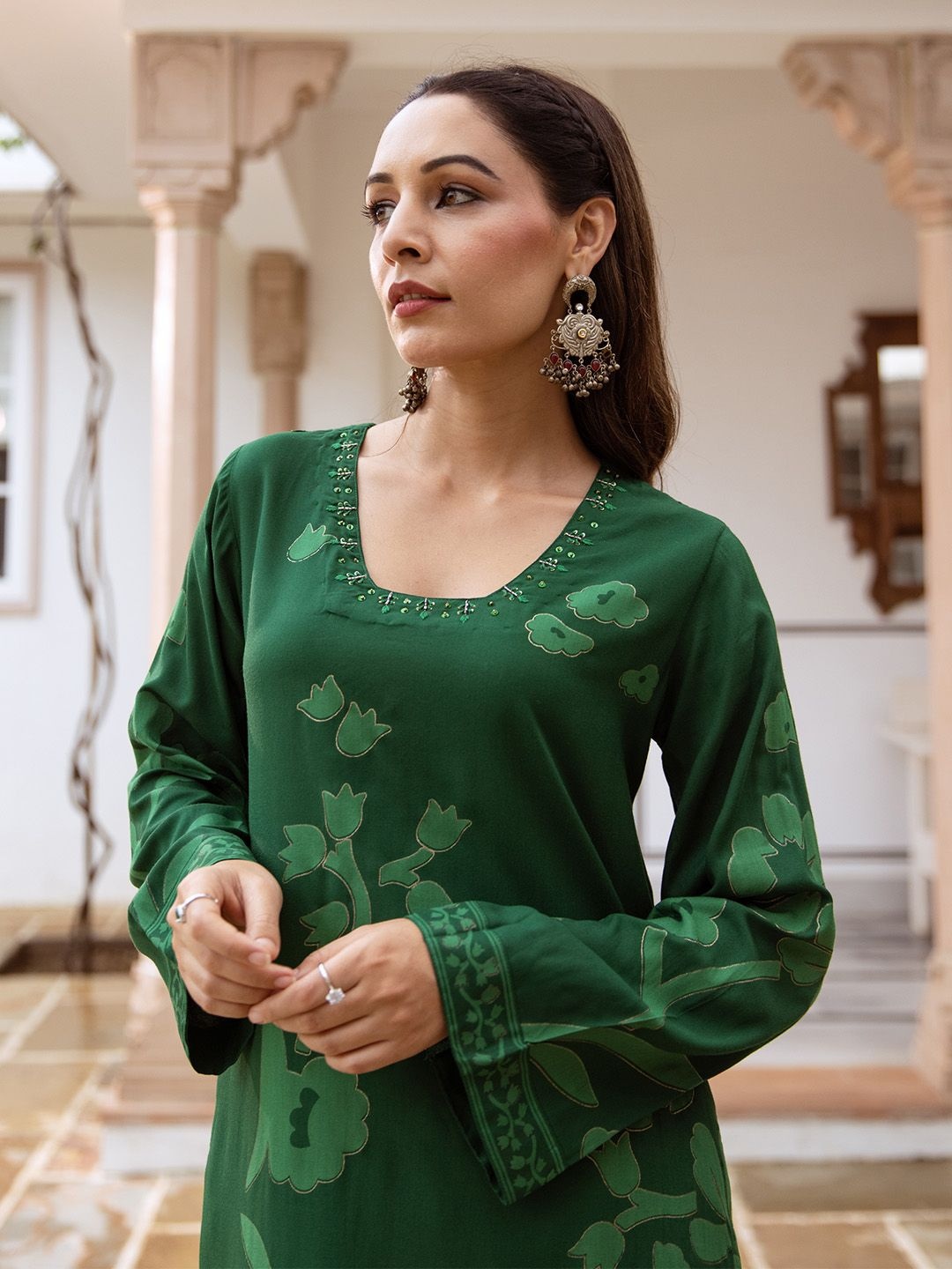 

Ishin Floral Printed Sequinned Straight Kurta With Palazzos, Green