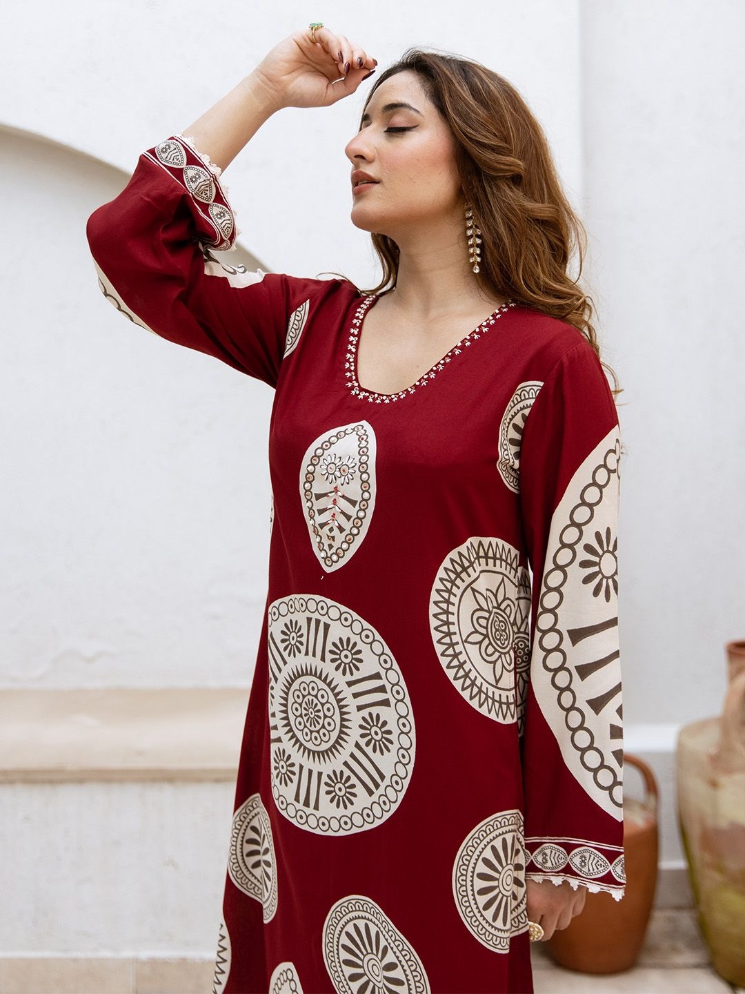 

Ishin Ethnic Motifs Printed Sequinned Straight Kurta With Palazzos, Red