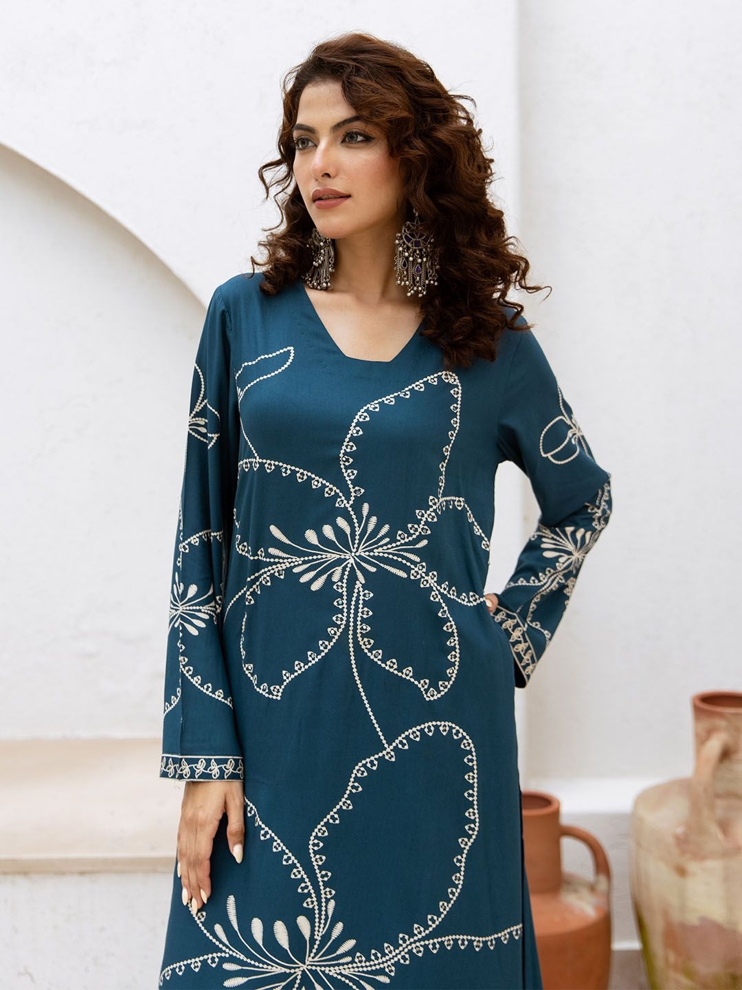 

Ishin Floral Printed V-Neck Straight Kurta With Palazzos, Teal