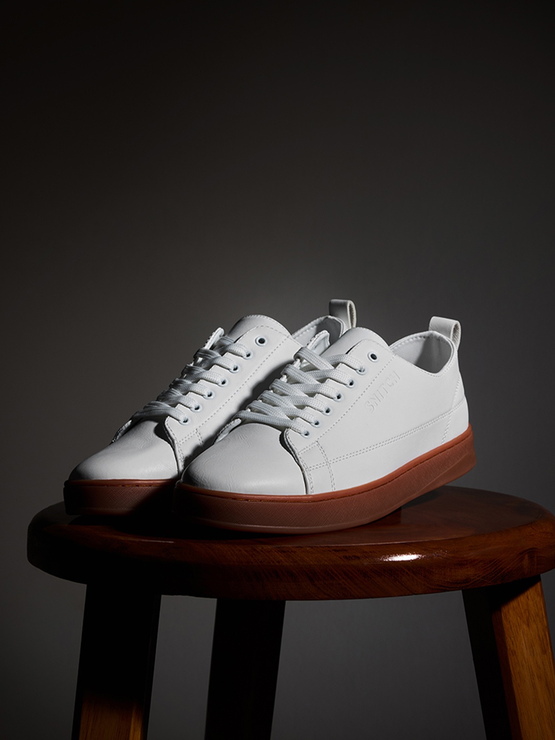 

Snitch Men White Solid Sneakers