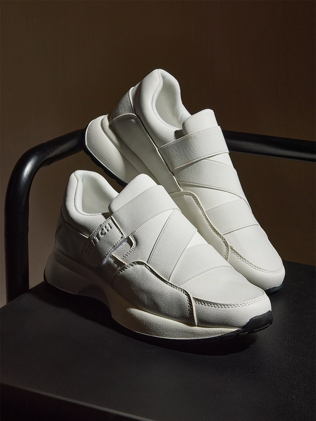 

Snitch Men White Elasticated Solid Sneakers