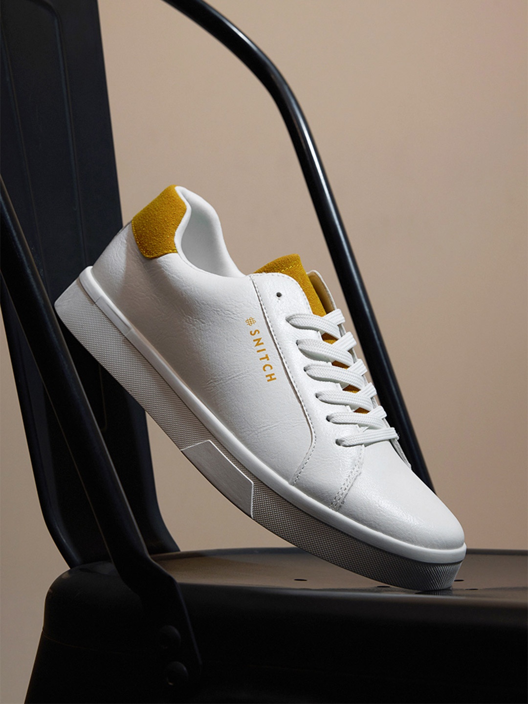 

Snitch Men White Solid Sneakers