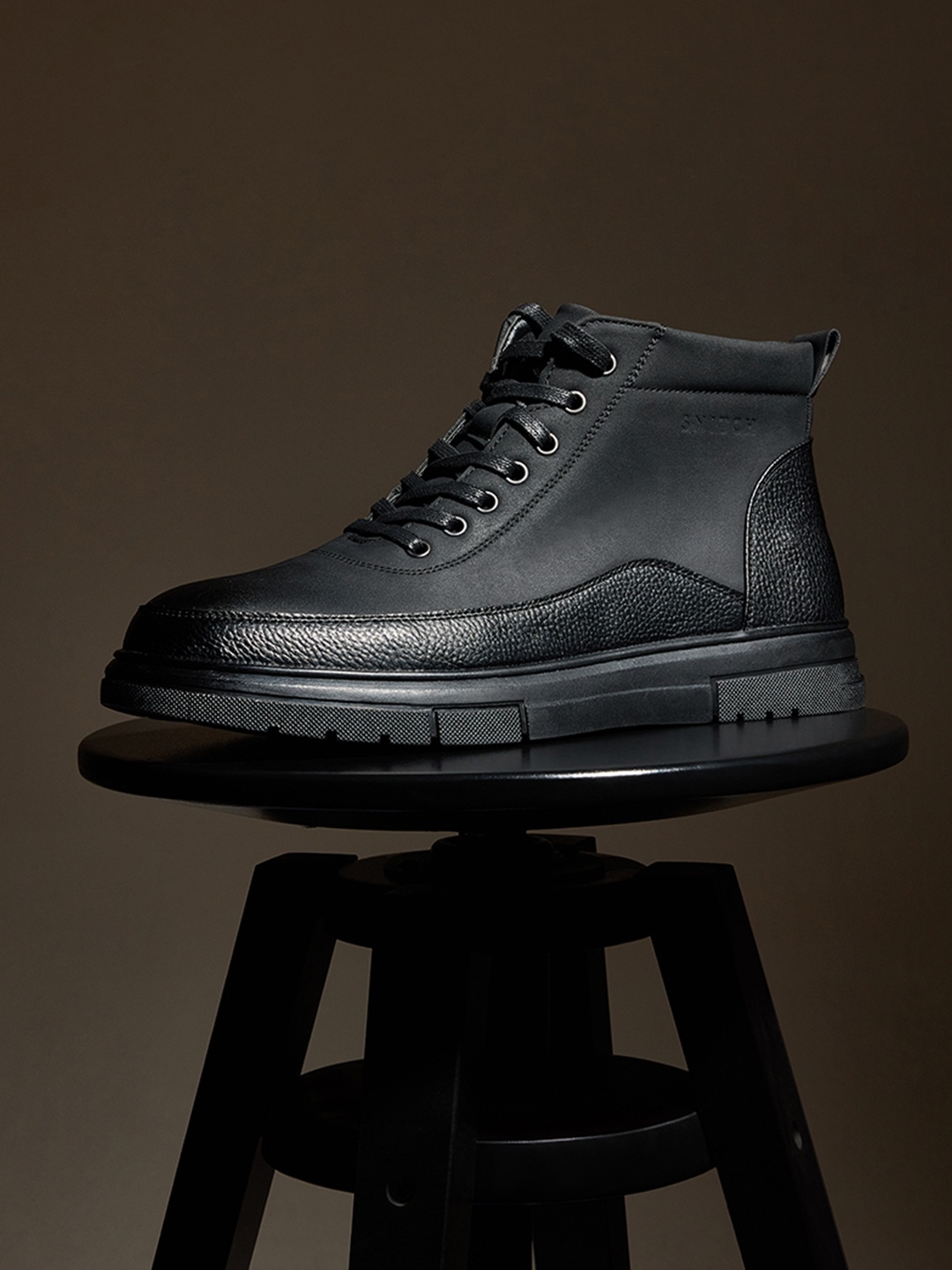 

Snitch Men Black Solid Sneakers
