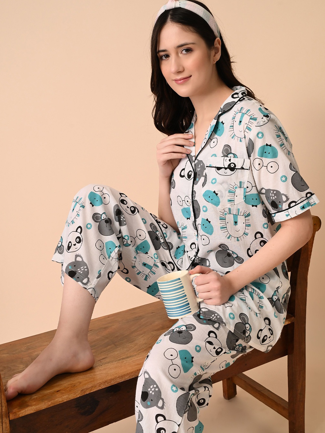 

ao services Women Printed Night suit, Off white