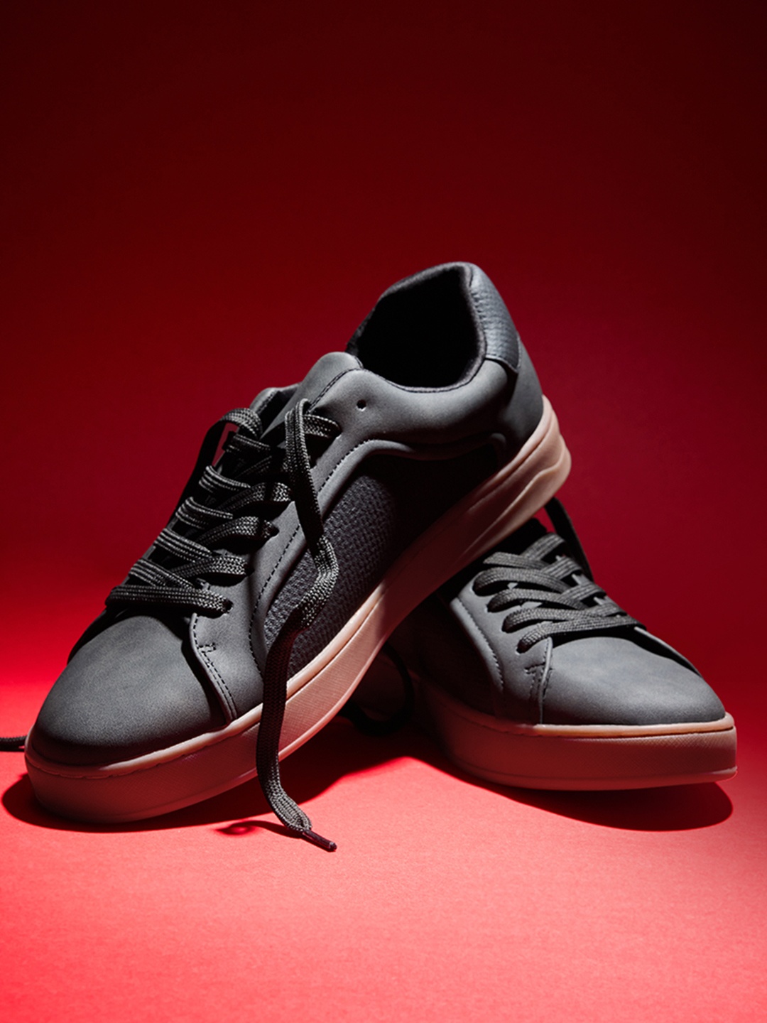 

Snitch Men Black Solid Sneakers