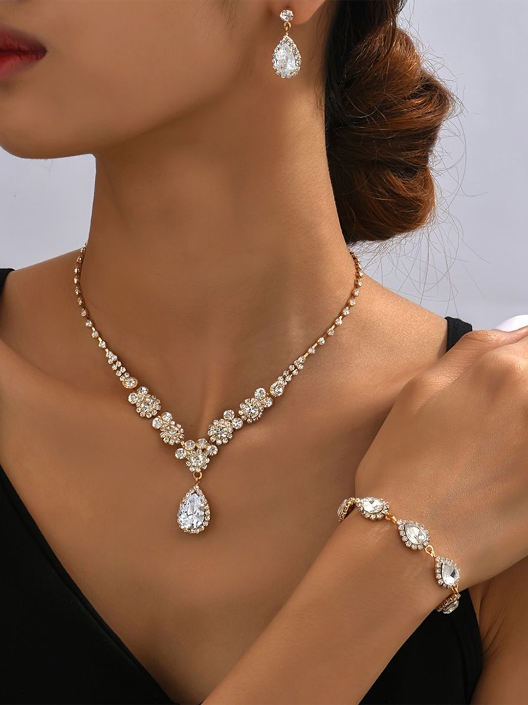 

Shining Diva Fashion Gold Plated Crystals Stone Studded Jewellery Set