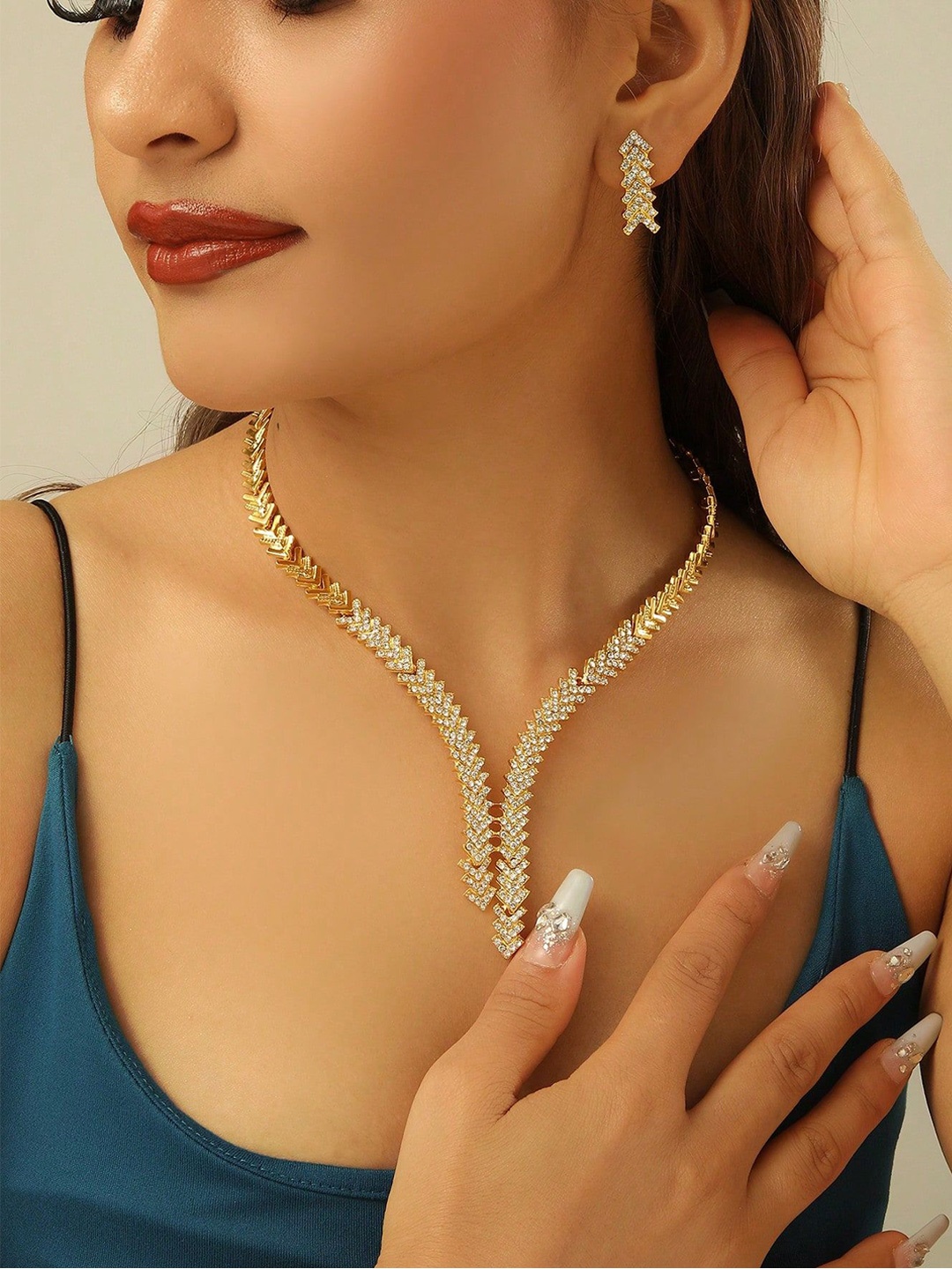 

Shining Diva Fashion Gold Plated Artificial Stone Studded Jewellery Set