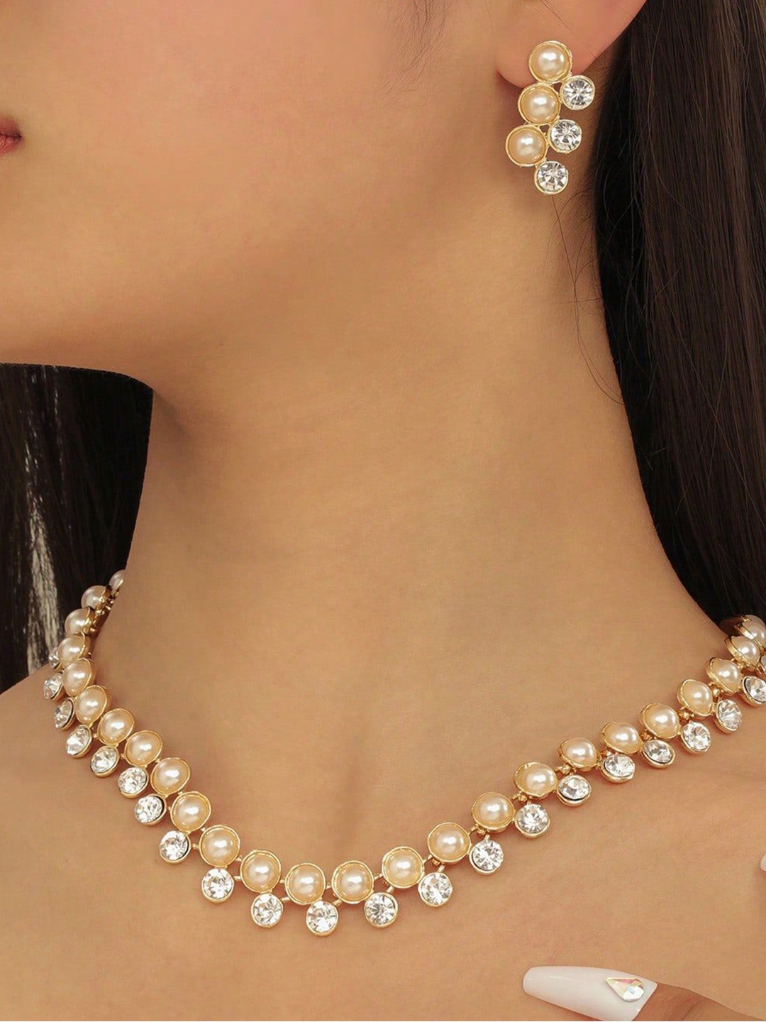 

Shining Diva Fashion Gold-Plated Artificial Stone-Studded & Pearl Jewellery Set