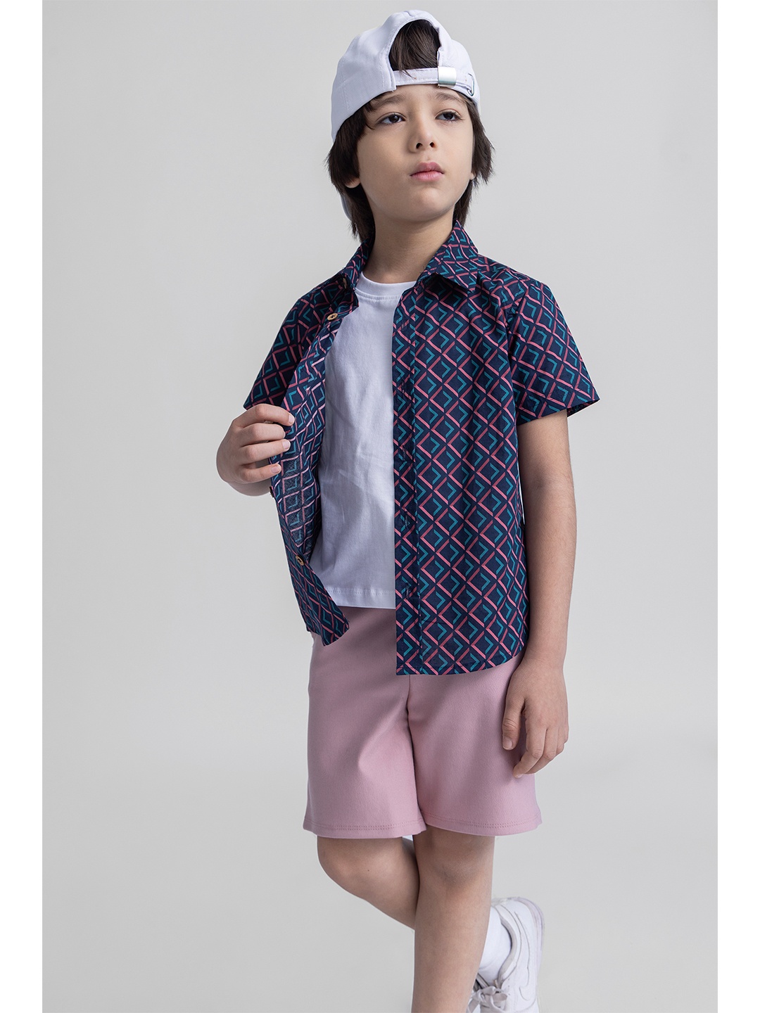 

taffykids Boys Relaxed Fit Spread Collar Geometric Printed Casual Shirt, Black