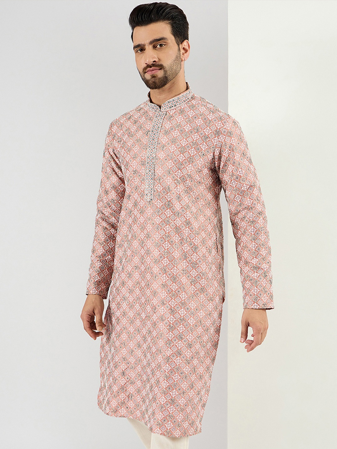 

Ethnic Bay Men Embroidered Chikankari Kurta, Peach