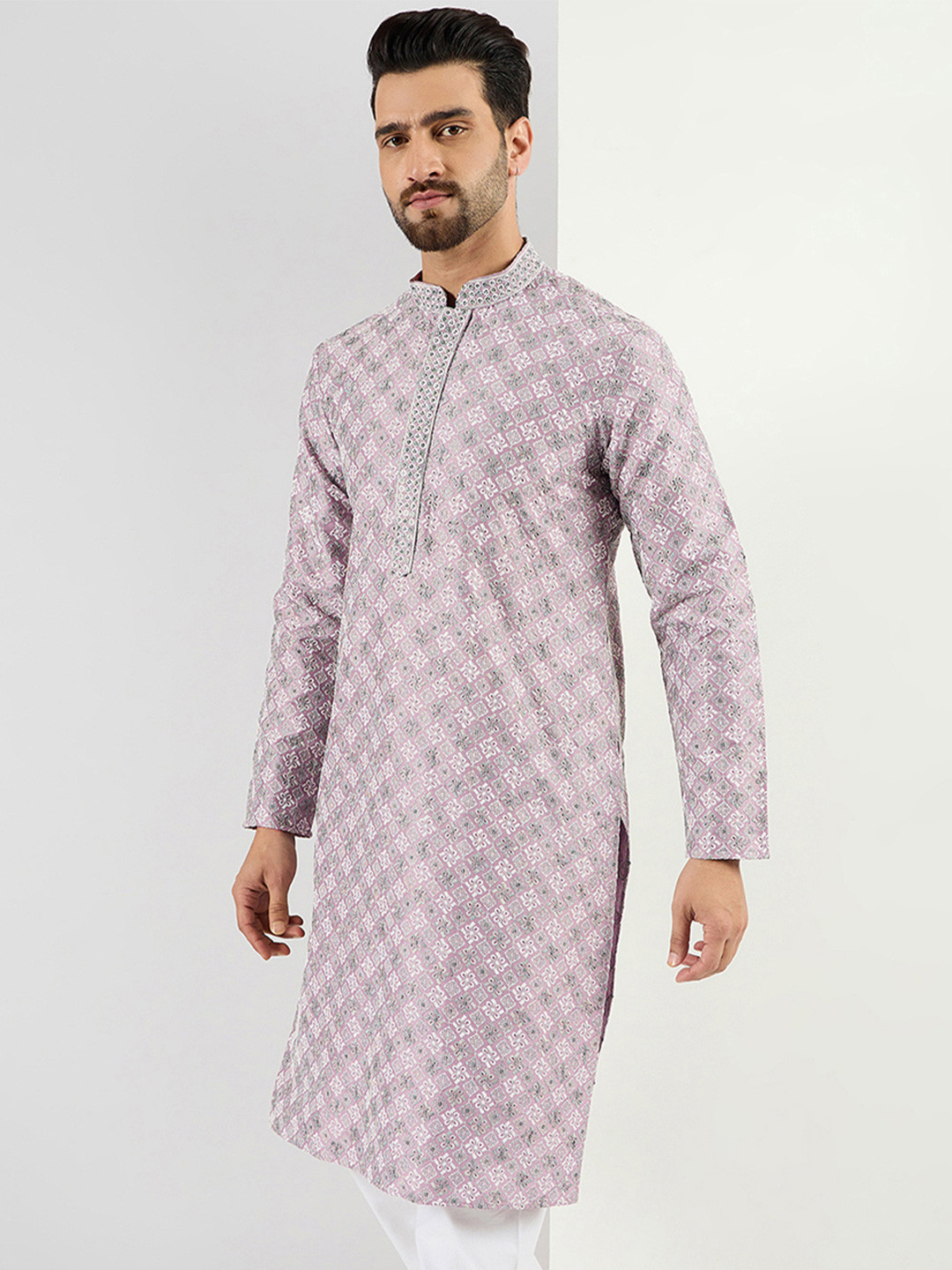 

Ethnic Bay Men Embroidered Chikankari Kurta, Lavender