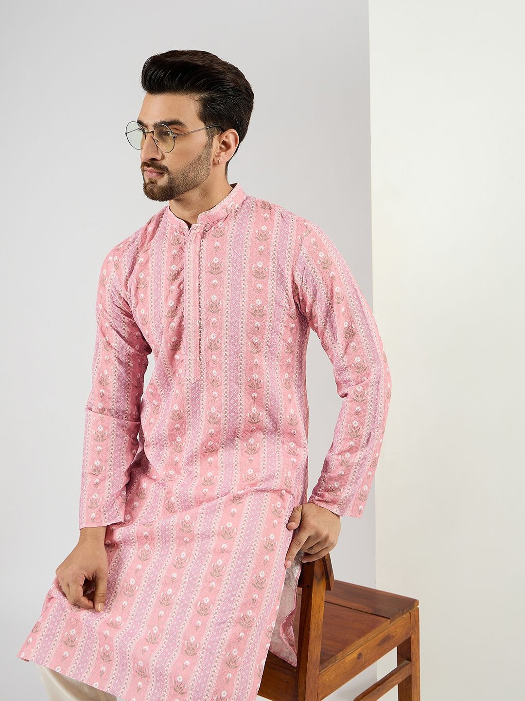 

Ethnic Bay Men Floral Embroidered Chikankari Kurta, Peach