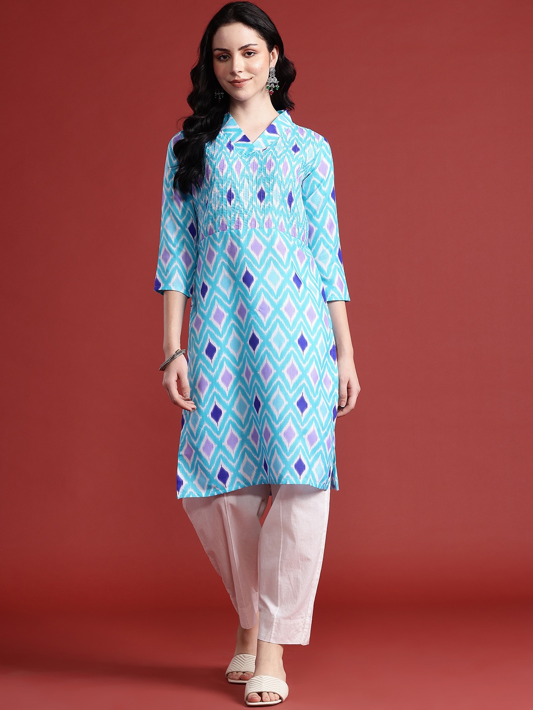 

Anouk Ikat Printed V-Neck Straight Kurta, Blue