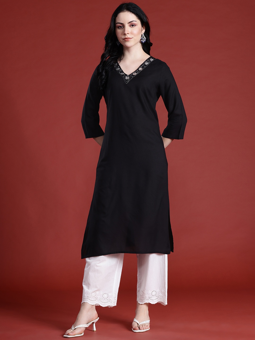 

Anouk Floral Embroidered Mirror Work Detail V-Neck Straight Kurta, Black