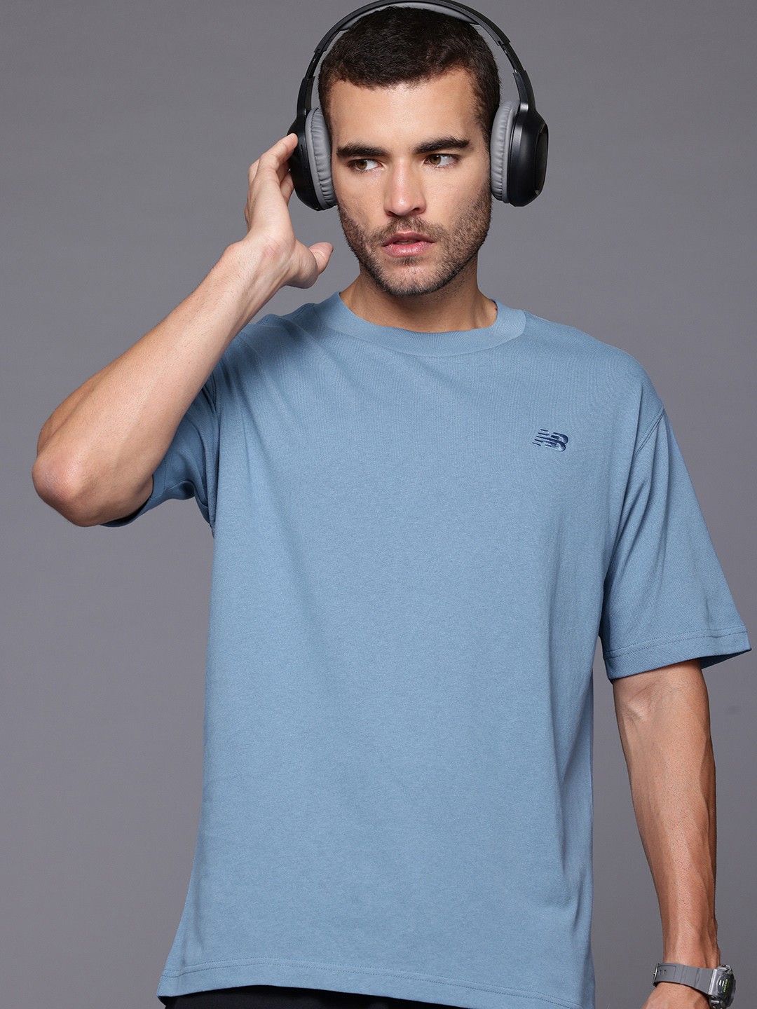 

New Balance Drop-Shoulder Sleeves Athletics Relaxed T-Shirt, Blue