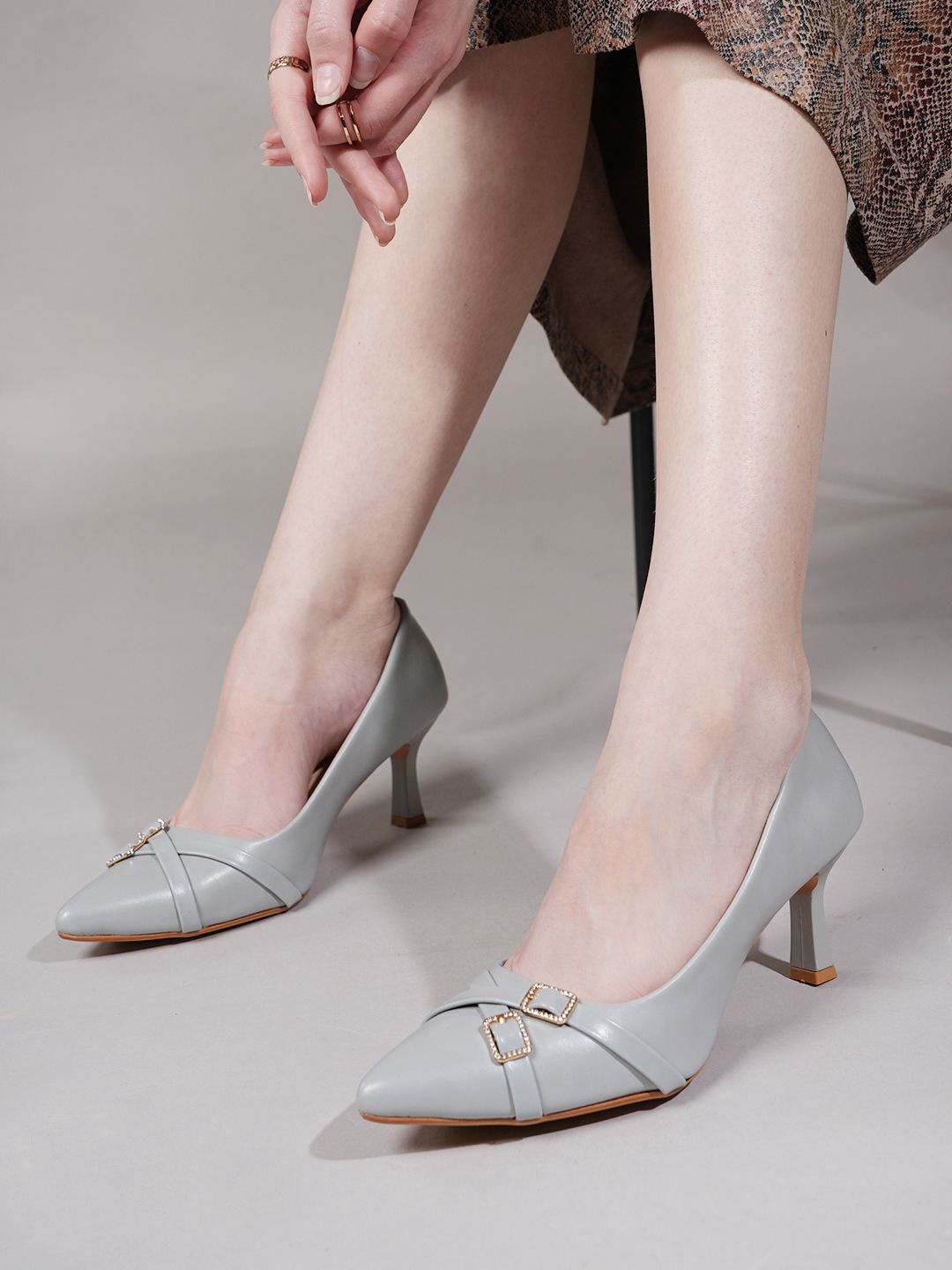 

Lavie Women Pointed Toe Kitten Heeled Pumps, Grey