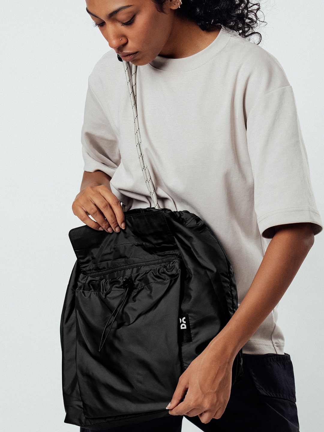 

DailyObjects Unisex Solid Parachute Tote Bag, Black